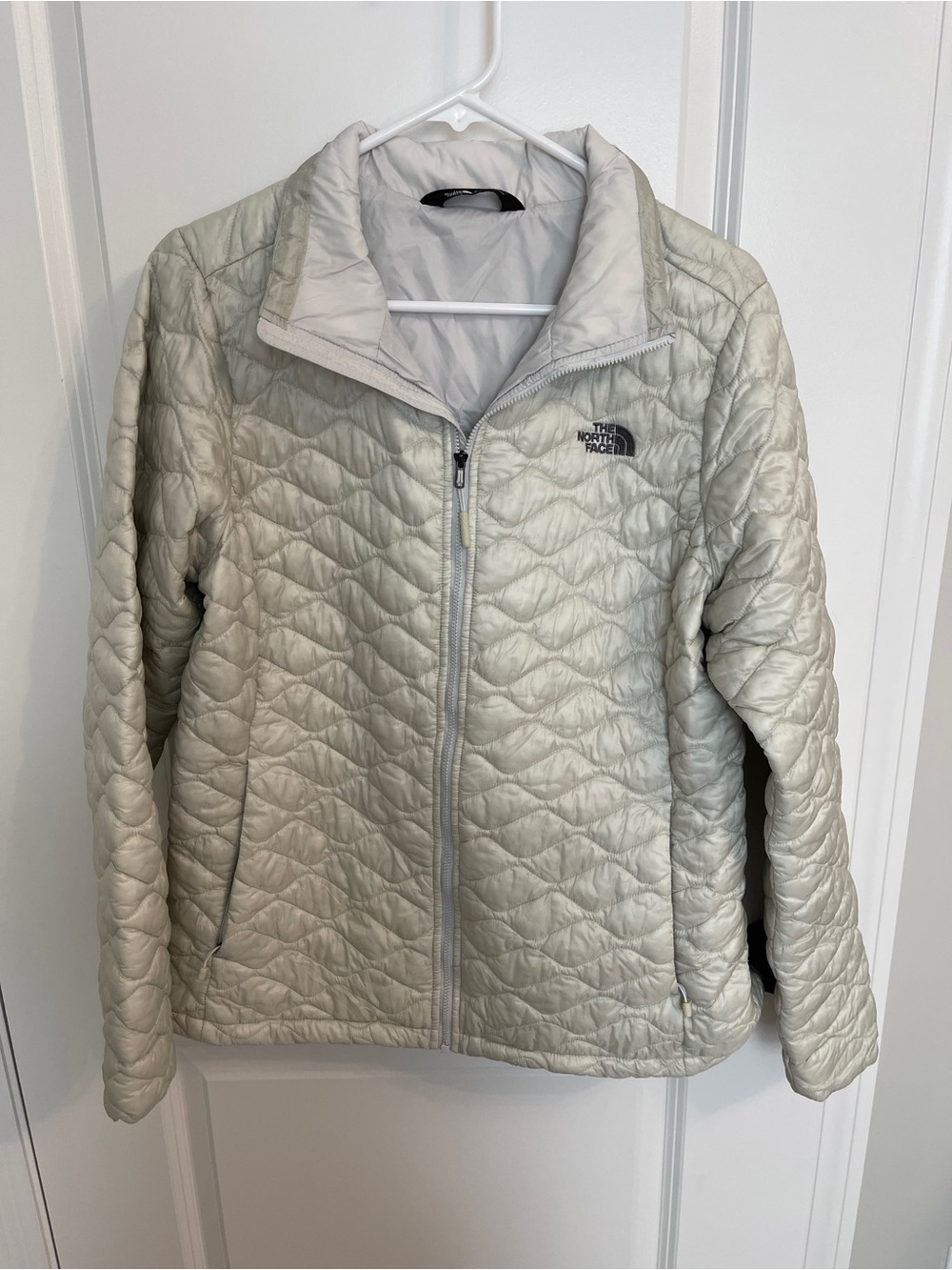The North Face Thermoball Women’s Light Gray Quilted Insulated Jacket Size L